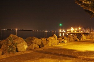 Lungolago by night
