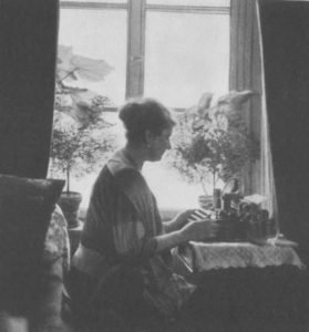 edith-von-salburg-nella-sua-casa-di-arco-01