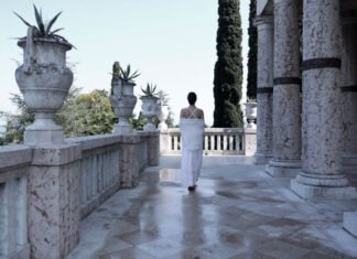 Marta Pluda incanta con “La Divina Voce”: omaggio a Maria Callas nel suggestivo Villa Cortine Palace Hotel di Sirmione LA DIVINA VOCE