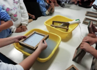 L’educazione ambientale nelle scuole: funziona quando diverte lavorare giornali vecchi per nuova carta scuole Garda Uno