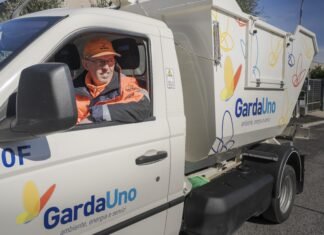 Aumento rifiuti e raccolta differenziata nel Lago di Garda 2023 Garda Uno raccolta min