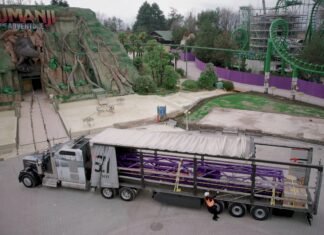 Gardaland: Drop & Twist Tower – trasporto eccezionale per la nuova attrazione Gardaland Park Novita 2024 La torre 2