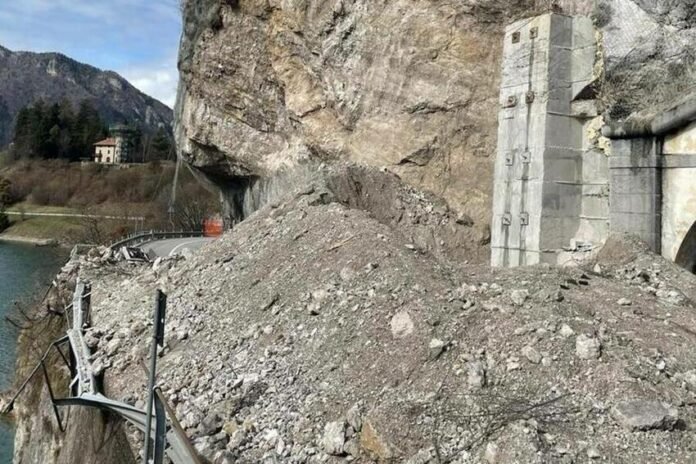 Lavori strada Valle di ledro