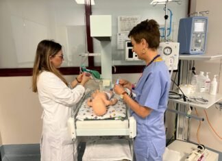 Associazione Giacomo Marcati dona rianimatore neonatale alla Pediatria di Desenzano PHOTO 2024 04 09 15 14 12