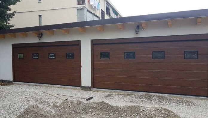 Porte garage con finestra apribile: funzionalità e versatilità per il tuo spazio