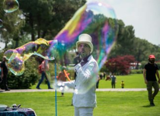 Buskers Park al Parco Sigurtà: Arte di Strada nella Natura ROS0803