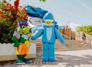 LEGOLAND Water Park Gardaland Accoglie la Mascotte LEGO Shark LEGOLAND Water Park Gardaland LEGO Shark Meet Greet 12