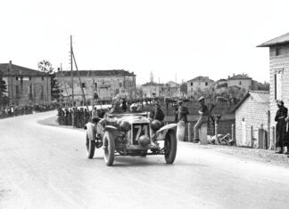 Mille Miglia e OM: Storia e Eccellenza a Lonato del Garda Mille Miglia 1930 Minoia – Morandi su OM 665 passaggio da Padova