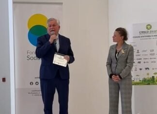Lonato del Garda premiata come “Comunità di BEN-ESSERE” CrescoAward 2024 Foto 1