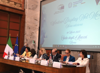 1 Foto tavolo relatori