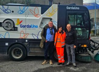 Crescita delle Donne nel Settore dell’Igiene Urbana: L’Esempio di Garda Uno Garda Uno spazzatrice