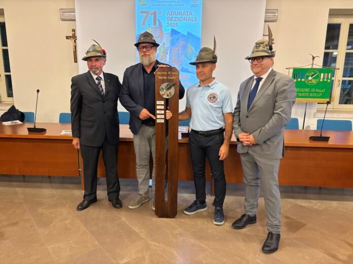 2E2094F3-CA01-4804-9F3B-0A5FC9BE4BED_1_105_c