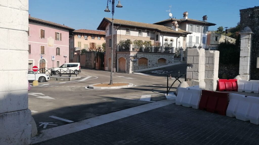 Piazza Corlo, approvate le modifiche alla circolazione: cinque nuovi stalli di sosta