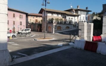Lonato, riapre Piazza Corlo: terminata la riqualificazione, ecco nuova viabilità e regole per sosta