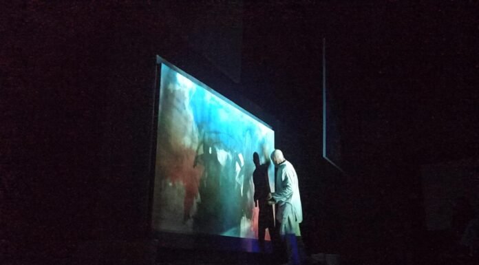 Artista al lavoro durante Arilica Festival a Peschiera del Garda.