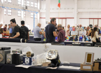 Visitatori e espositori alla 64ª fiera elettronica di Montichiari.