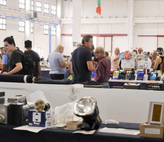 Visitatori e espositori alla 64ª fiera elettronica di Montichiari.