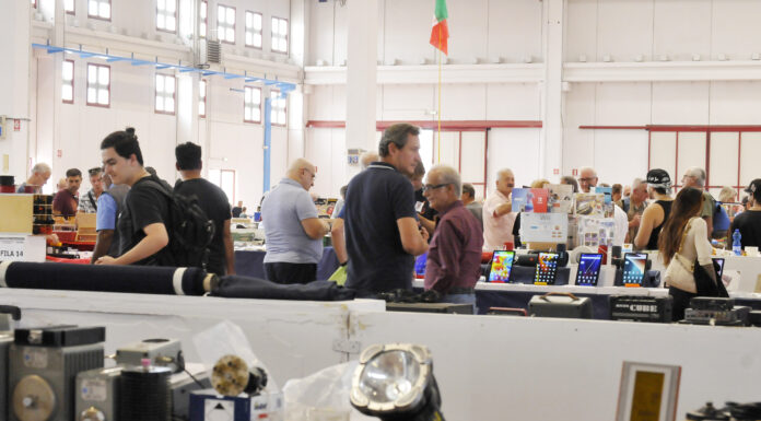 Montichiari, 65ª Fiera dell’Elettronica con radio d’epoca e vinili in mostra Visitatori e espositori alla 64ª fiera elettronica di Montichiari.
