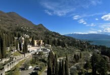 Veduta del Vittoriale degli Italiani con Auditorium e Mausoleo restaurati a Gardone Riviera