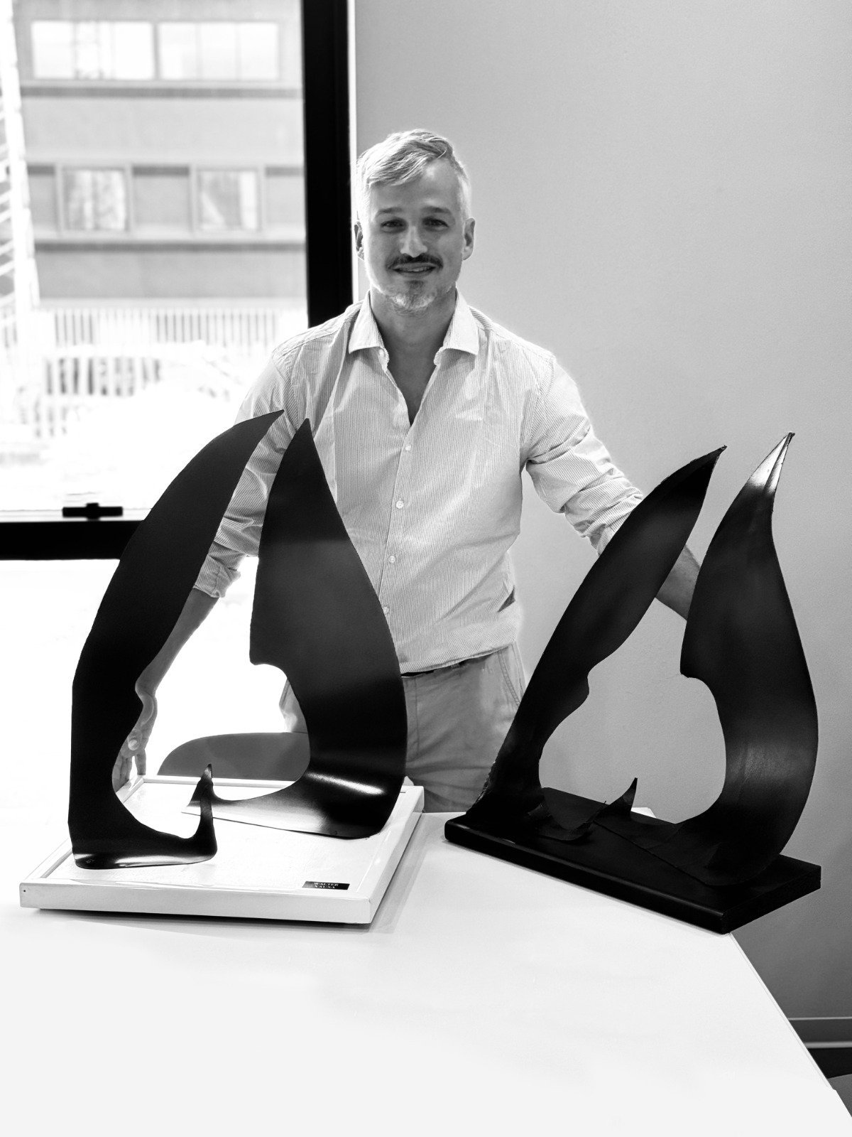 Artista di Desenzano del Garda presenta sculture per Garda Fashion Week.