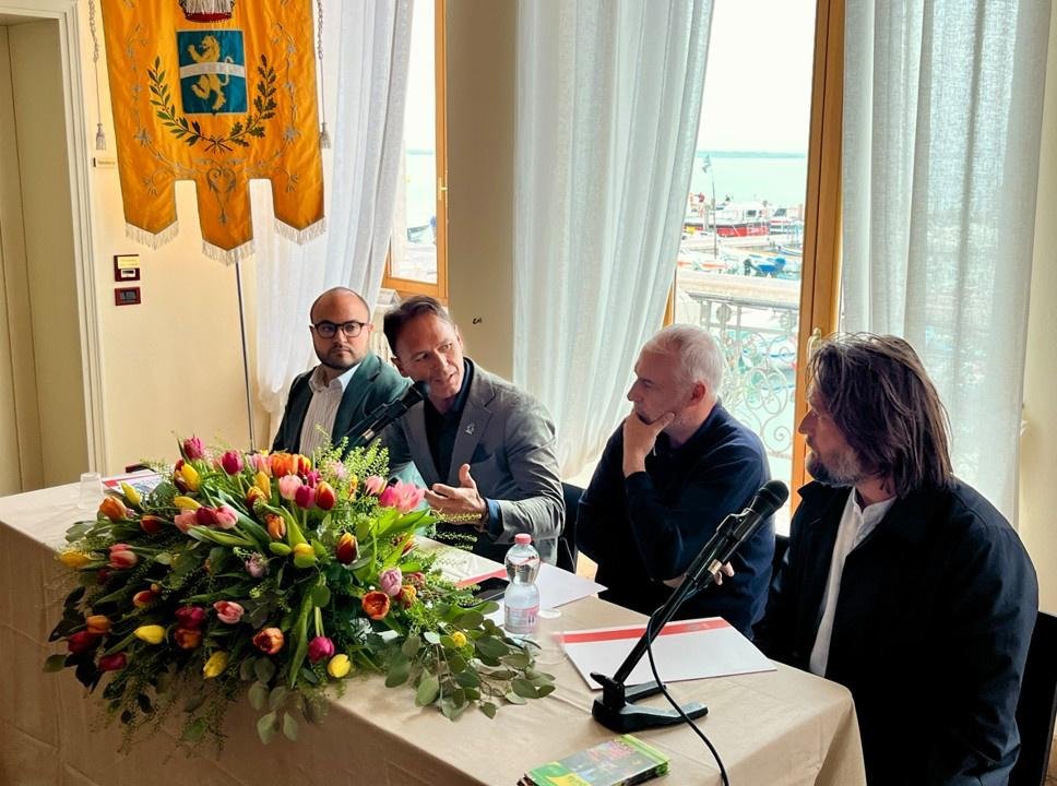 Bardolino celebra dieci anni di Tulipanomania con 50mila tulipani in fiore 3 Foto di tulipanomania Bardolino