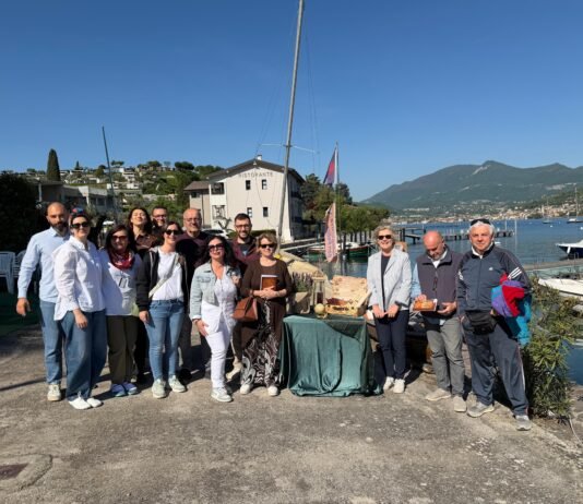 Operatori sanitari e organizzatori ASST Garda alla Settimana Mondiale Vaccinazioni Portese