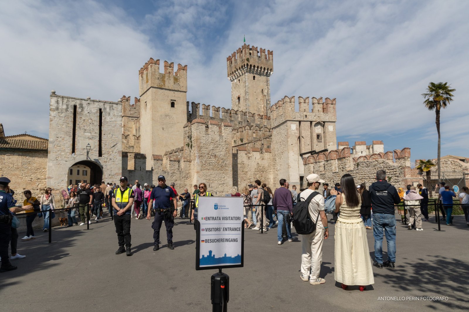 Sirmione, 48mila visitatori nel ponte pasquale con il piano Sirmione 2026 4 Foto di visitatori Sirmione