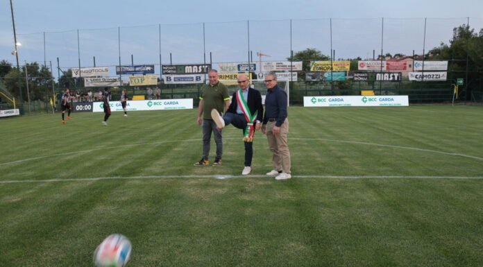 Calcio d'inizio della prima serata del 46° Torneo di Polpenazze 2026