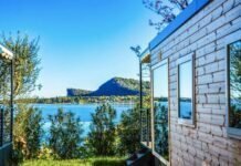 Veduta del lago di Garda dal camping Europa Silvella a San Felice del Benaco.