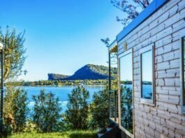 Veduta del lago di Garda dal camping Europa Silvella a San Felice del Benaco.