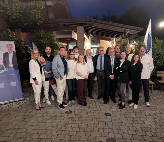 I candidati di Fratelli d'Italia Lonato alla presentazione della lista alla Trattoria La Rassica
