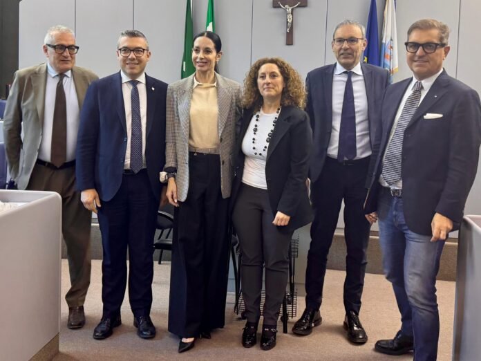 Rappresentanti istituzionali durante la fase operativa del progetto Garda Unico a Desenzano.