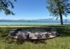 Area con sedute in pietra sul lungolago di Sirmione per progetto PIETRA&Co.
