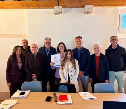 Rappresentanti della Comunità del Garda durante l'inaugurazione sede distaccata a Bardolino.