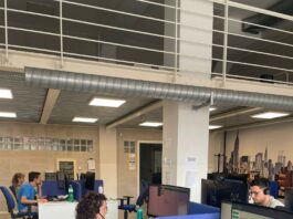 Centrale UNICA di Continuità Assistenziale attiva in tutta Brescia Operatori della centrale assistenza Brescia al lavoro nelle postazioni telefoniche