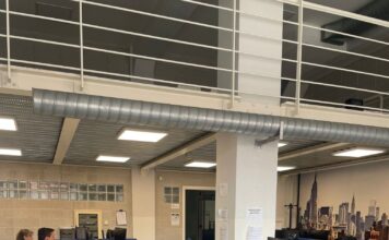 Centrale UNICA di Continuità Assistenziale attiva in tutta Brescia Operatori della centrale assistenza Brescia al lavoro nelle postazioni telefoniche