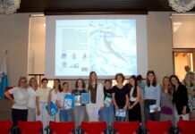Premiazione del concorso racconti Desenzano con studenti e insegnanti presenti