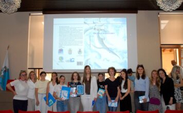 Premiazione del concorso racconti Desenzano con studenti e insegnanti presenti