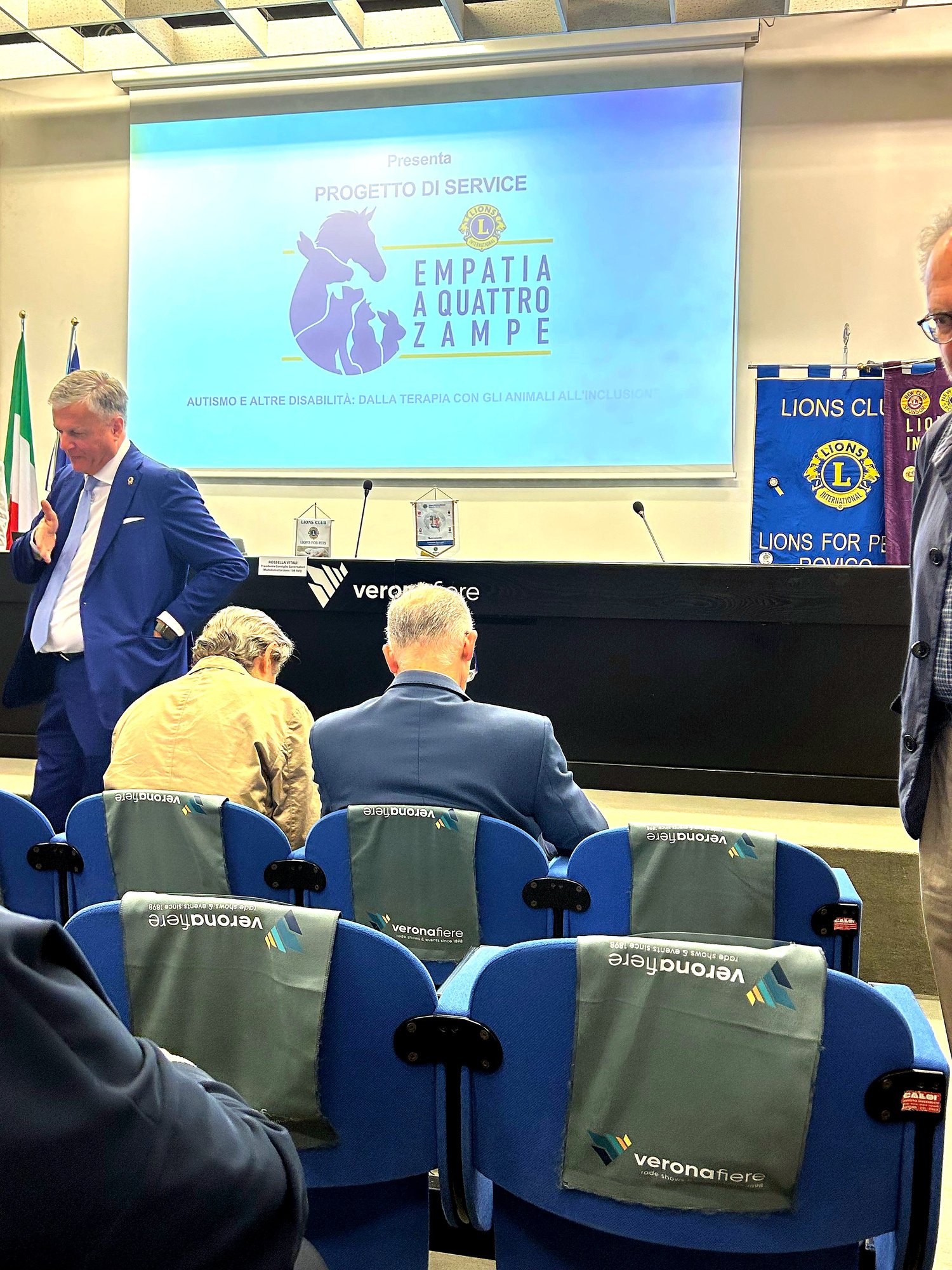 Empatia a 4 zampe a Verona Fiere, il cerchio della fiducia tra cani e inclusione 1 Empatia a 4 zampe, progetto di service