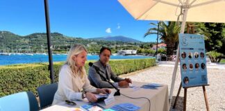 Presentazione del festival Parole Bardolino sul lungolago di Bardolino