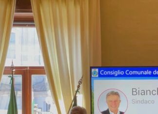Lonato del Garda, insediato il nuovo Consiglio comunale Il giuramento del sindaco Nicola Bianchi a Lonato del Garda