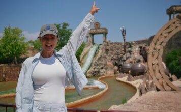 Michelle Hunziker a Gardaland Resort con le figlie Sole e Celeste