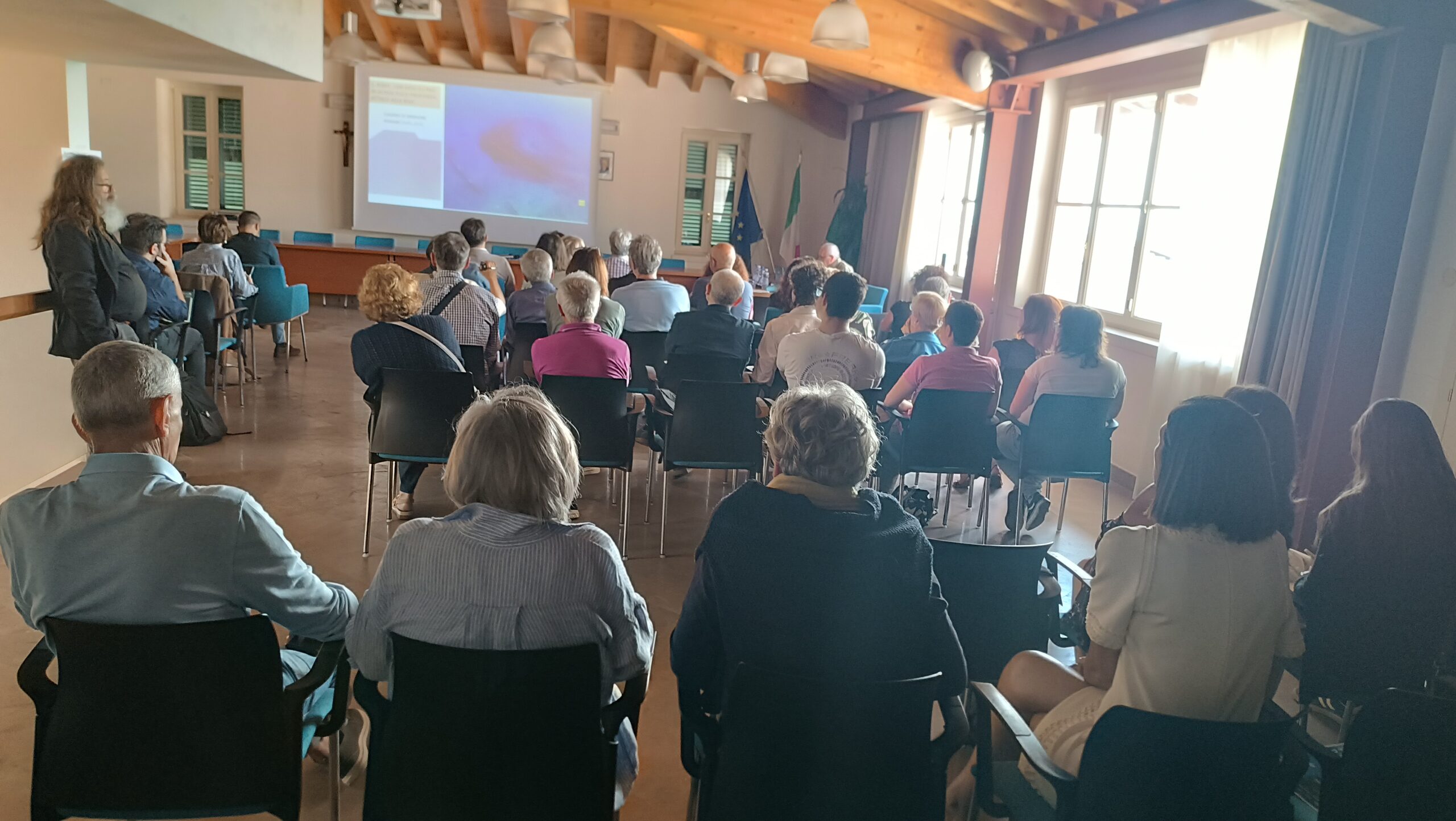 Paesaggi d’acqua a Manerba, successo per la giornata di studi al Palazzo Minerva 1 Partecipanti alla giornata di studi sui paesaggi d’acqua a Palazzo Minerva, Manerba