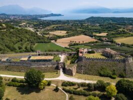 Rigoletto alla Rocca di Lonato il 22 luglio con La Bottega della Lirica La Rocca di Lonato del Garda, sede della rappresentazione di Rigoletto