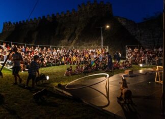 Presentato il programma dell’estate 2026 a Lonato del Garda Veduta aerea della Rocca di Lonato del Garda, sede di molti eventi estivi