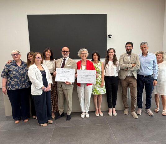 Rappresentanti di ASST Garda e Visit Desenzano con certificati progetto Salute 2026
