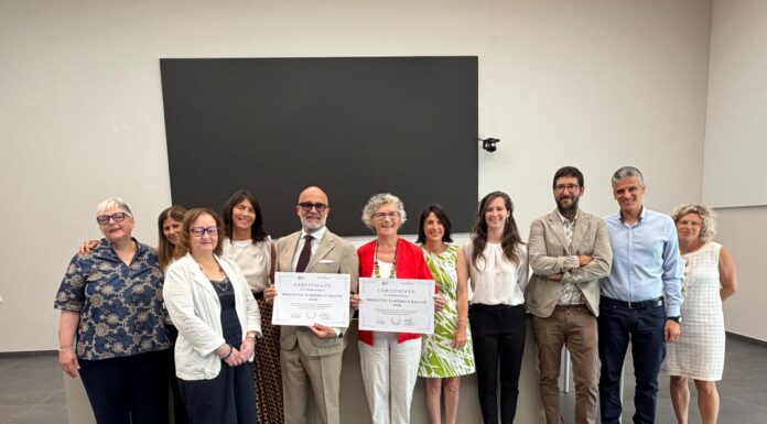 Rappresentanti di ASST Garda e Visit Desenzano con certificati progetto Salute 2026