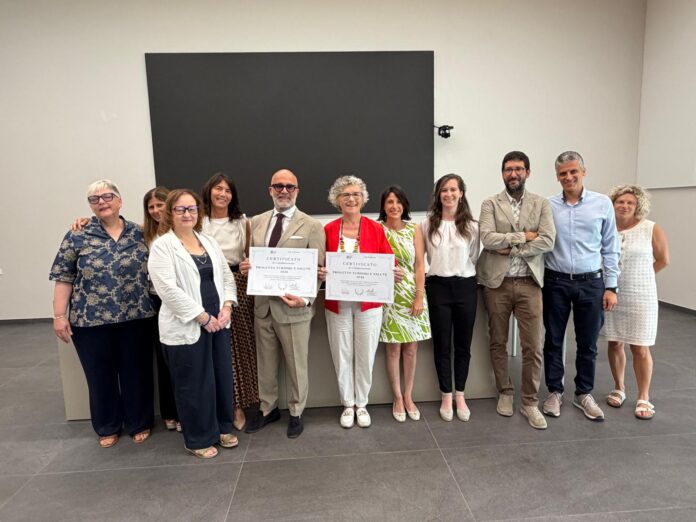 Rappresentanti di ASST Garda e Visit Desenzano con certificati progetto Salute 2026