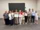 Desenzano del Garda, ASST Garda e Visit Desenzano lanciano il progetto Salute e Turismo 2026 Rappresentanti di ASST Garda e Visit Desenzano con certificati progetto Salute 2026