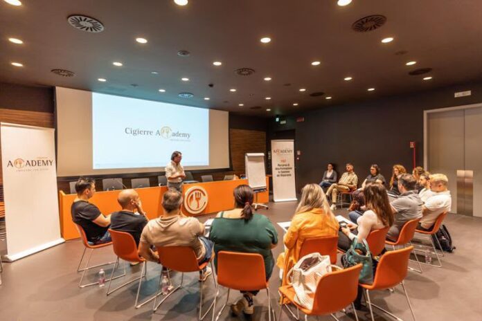 Partecipanti a una sessione di formazione Cigierre Academy